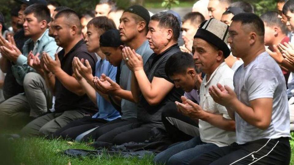 K﻿ırgızistan-Tacikistan sınırındaki çatışmalarda 100'e yakın kişi öldü