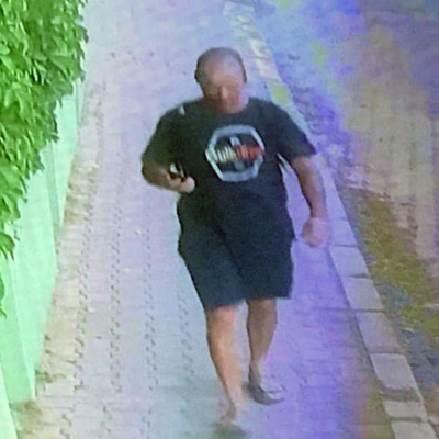 Rus turist, anne ve babasını çekiçle öldürdü!