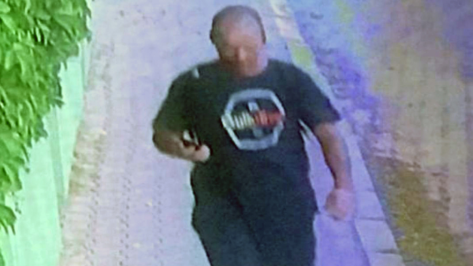 Rus turist, anne ve babasını çekiçle öldürdü!