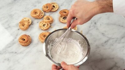 Yaş pasta kreması tarifi nedir?