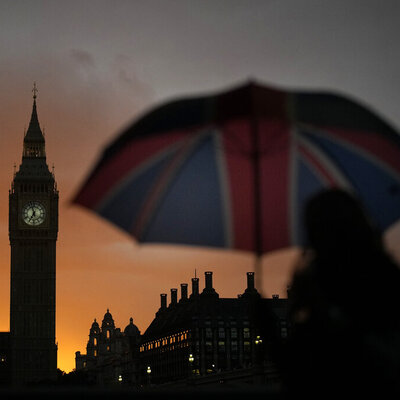 Kraliçe'nin cenazesi öncesi İngiltere'de hayat durdu
