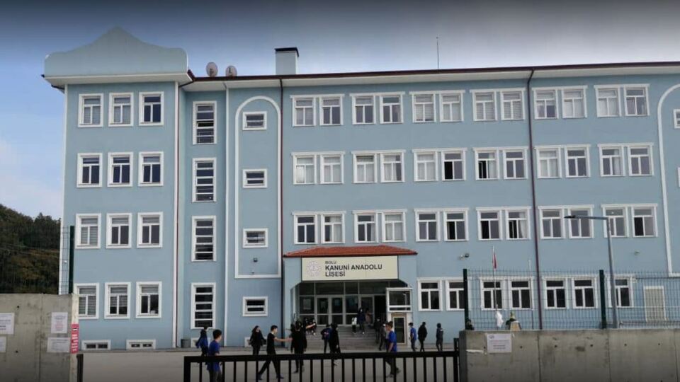 Okul müdürünün veliyi darbettiği iddiasıyla soruşturma!