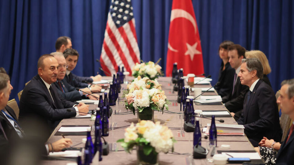 Bakan Çavuşoğlu, Blinken ile bir araya geldi