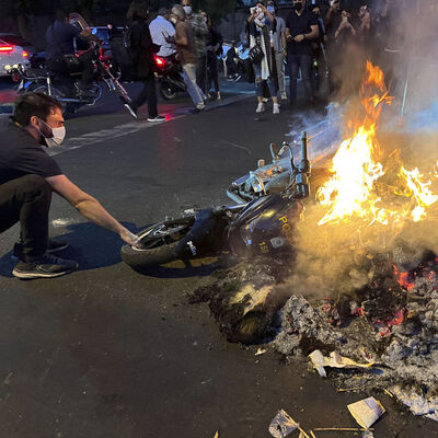 Masha Amini'nin ölümünün ardından İran karıştı
