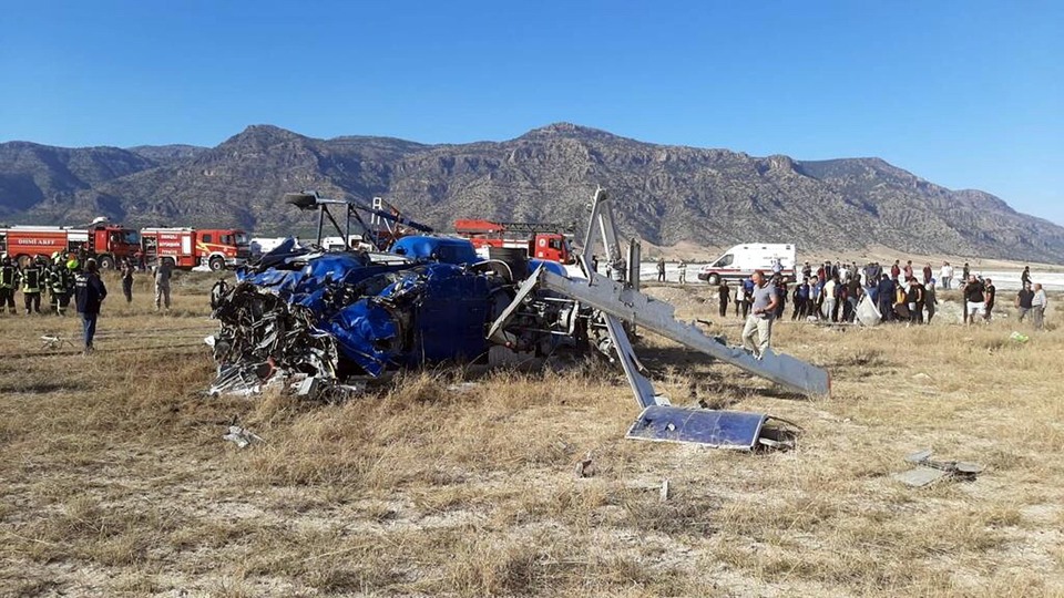 Denizli'de yangın söndürme helikopteri düştü!