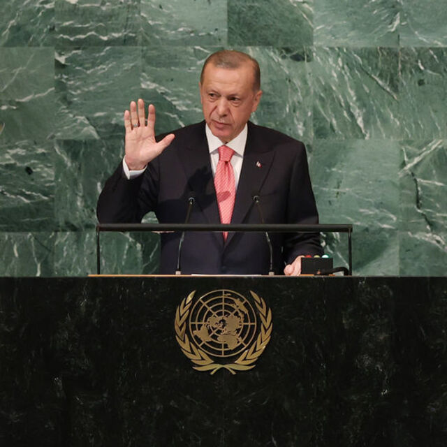 NYT'den Erdoğan'a övgü, Macron'a eleştiri