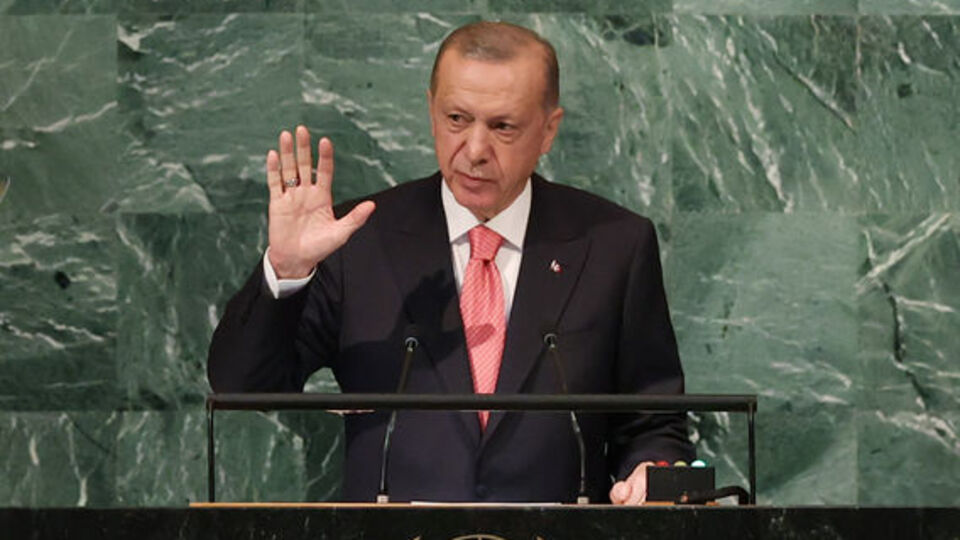 NYT'den Erdoğan'a övgü, Macron'a eleştiri