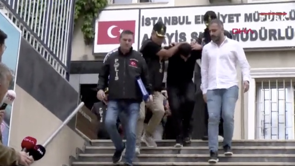 3 kişiyi öldürüp, 2 polisi yaralayan saldırgan adliyede