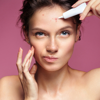 Yüzdeki yağ bezelerine iyi gelen doğal çözümler