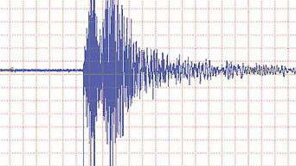 Akdeniz 3.9'luk depremle sallandı