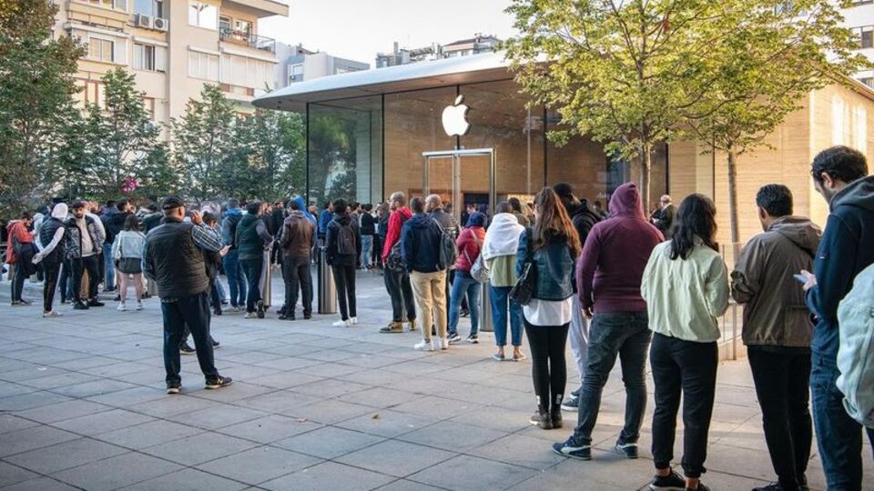 57 bin TL'lik cep telefonu kuyruğu