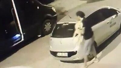 Çaldığı köpeğin çenesini bıçakla kesti