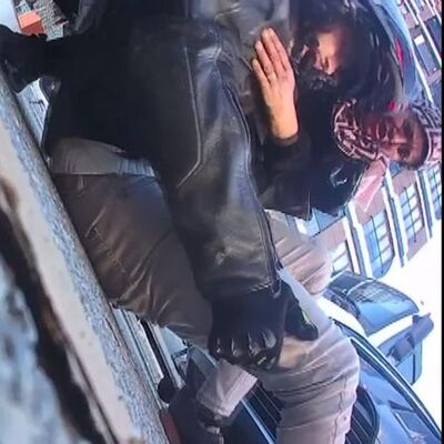 Annesinin yanında motosikletli genci 7 kez bıçakladı! Minibüsçü dehşeti!