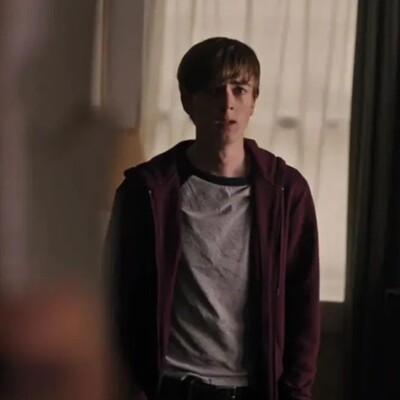 Ünlü oyuncu annesini öldürmekten ömür boyu hapse çarptırıldı