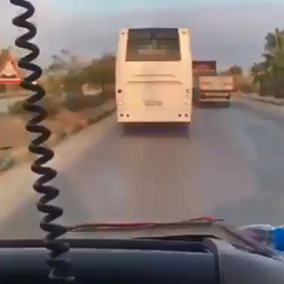 Ambulansa tur midibüsü engeli! Uyarılara aldırmadı