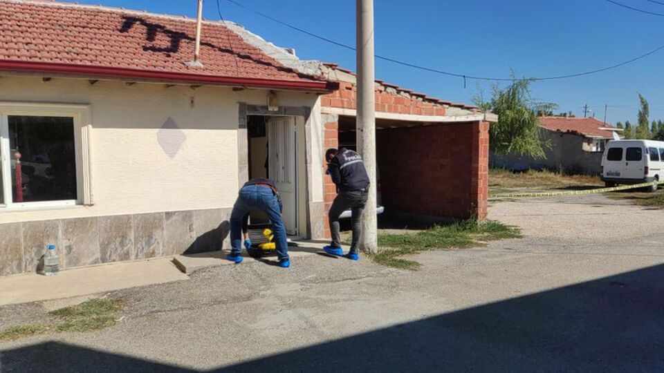 Baba ve oğullarından kanlı baskın!