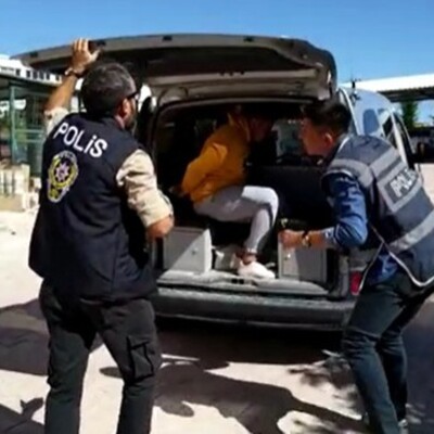 Karısını ölümle tehdit edip taksiciyi bıçakladı!