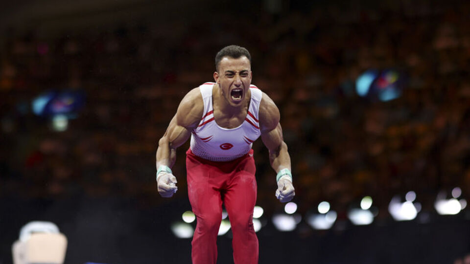 Bakan Kasapoğlu'ndan Adem Asil'e tebrik