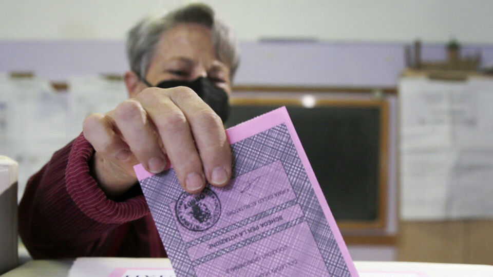 İtalya'daki seçimlerde aşırı sağcı parti önde