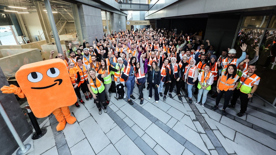 Türkiye'deki ilk lojistik üssünü açtı