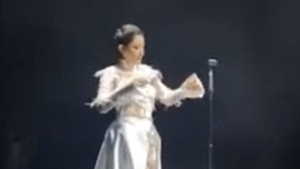 Melek Mosso'dan İranlı kadınlara destek