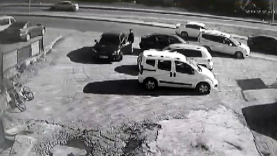 Oto yıkamacıda kapısı açık bırakılan aracı çaldı!