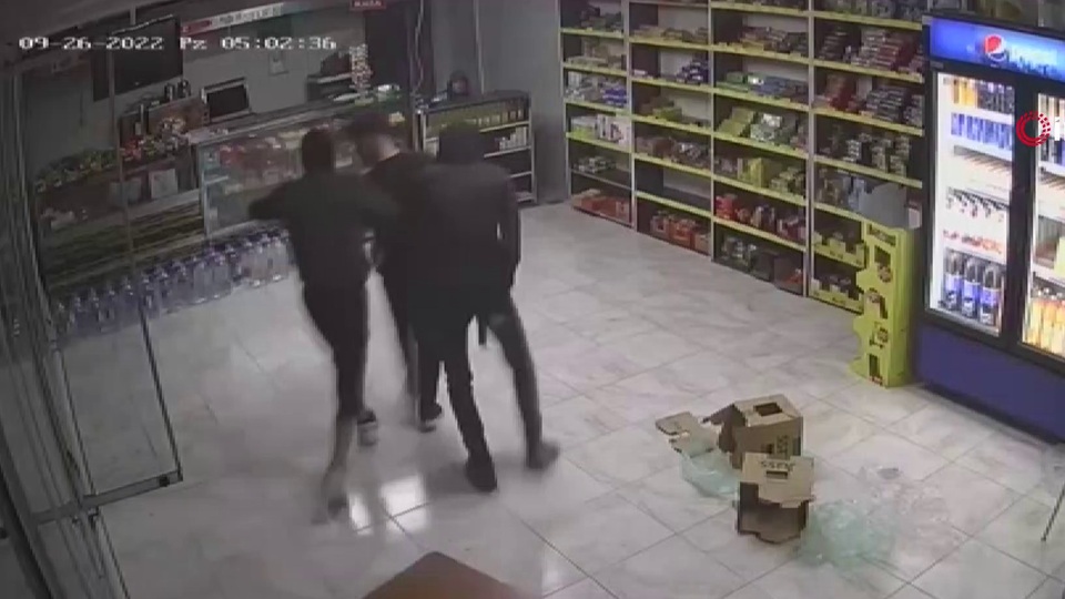 Bunu da gördük! Hastane kantininde silahlı soygun yaptılar