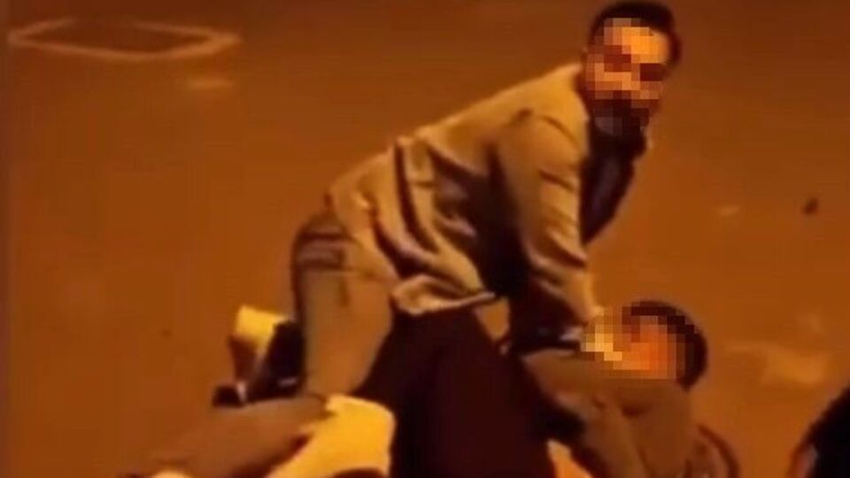 Sokak ortasında öldüresiye dayak!