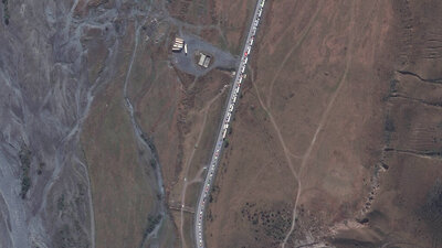 Gürcistan sınırındaki kalabalık böyle görüntülendi