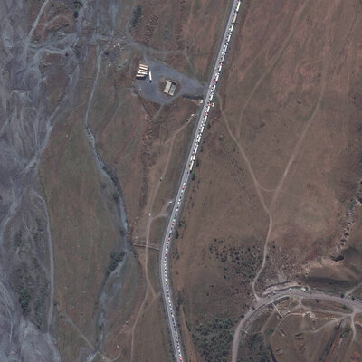 Gürcistan sınırındaki kalabalık böyle görüntülendi