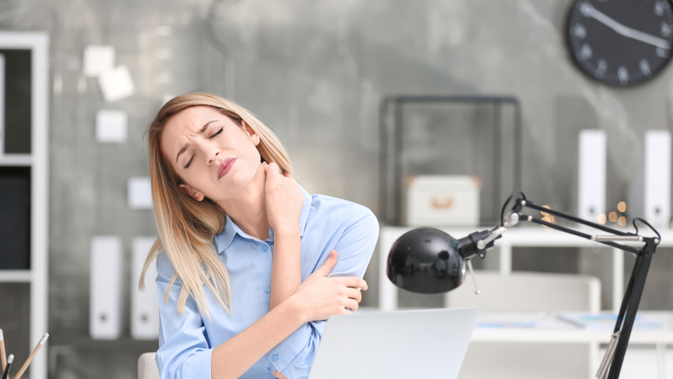 Boyun düzleşmesi neden olur, nasıl geçer?