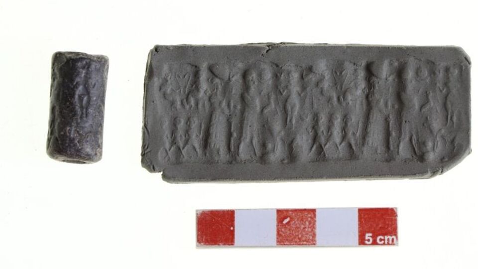 Uşak'ta 39 asırlık silindir mühür bulundu