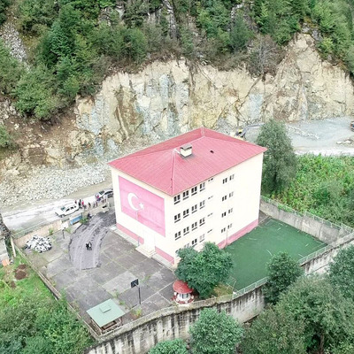 Heyelan korkusu 3'üncü okulda da peşlerini bırakmadı!