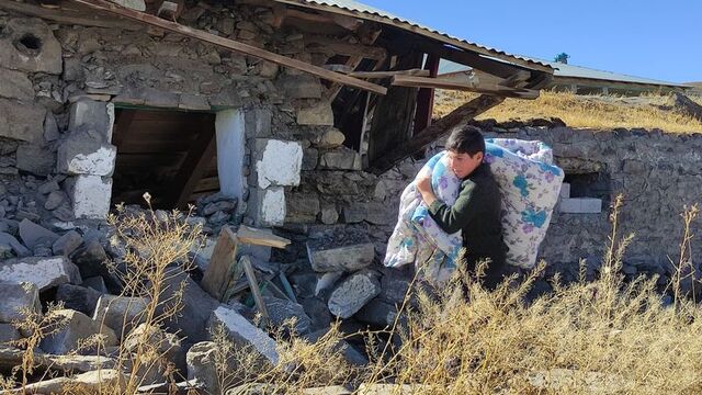 Ardahan'daki deprem hasarlarına yardım