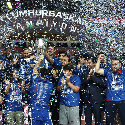 Kupa üst üste üçüncü kez Anadolu Efes'in