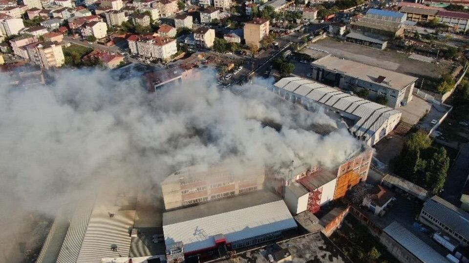 Sultanbeyli'de yangın