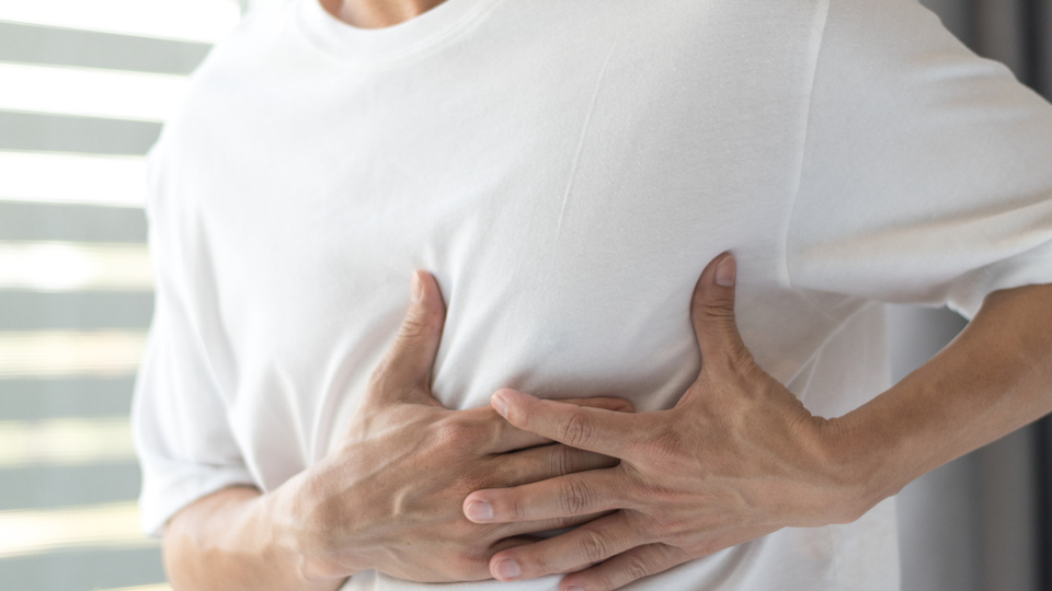Göğüs kafesi ağrısı neden olur, nasıl geçer?
