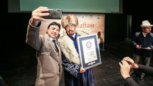 124 saat okudu, Guinness rekoru kırdı!