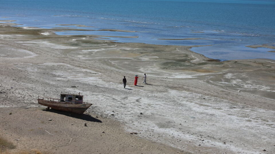 Van Gölü'ndeki çekilme sürüyor
