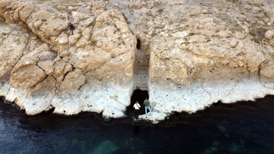 ilk kez ortaya çıkmıştı... Defineciler köstebek yuvasına çevirdi