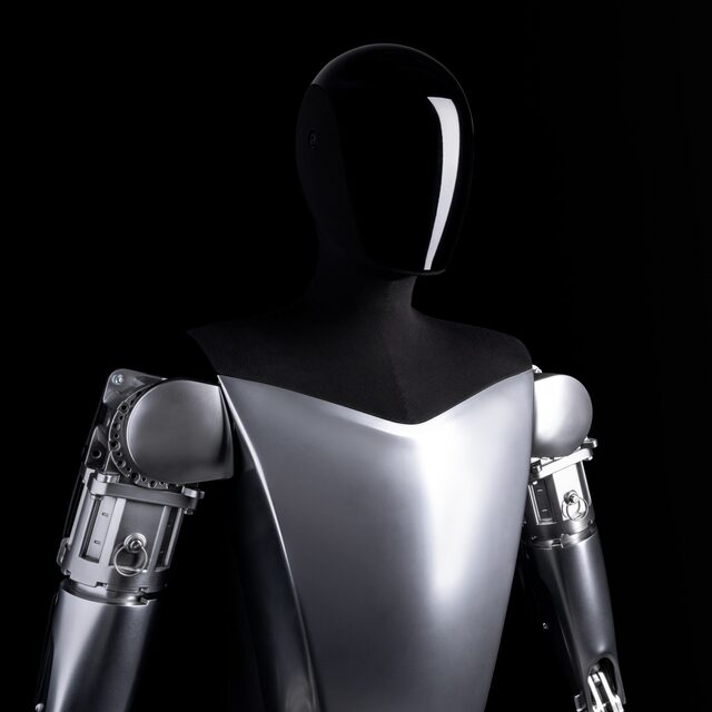 Tesla, 'insansı robot' Optimus'u tanıttı