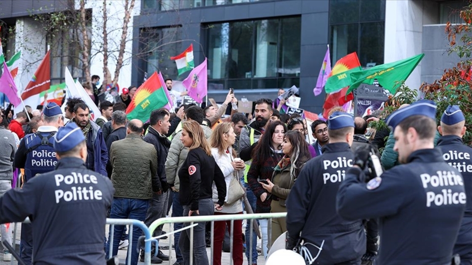 Mahsa Amini'nin ölümü Brüksel'de protesto edildi