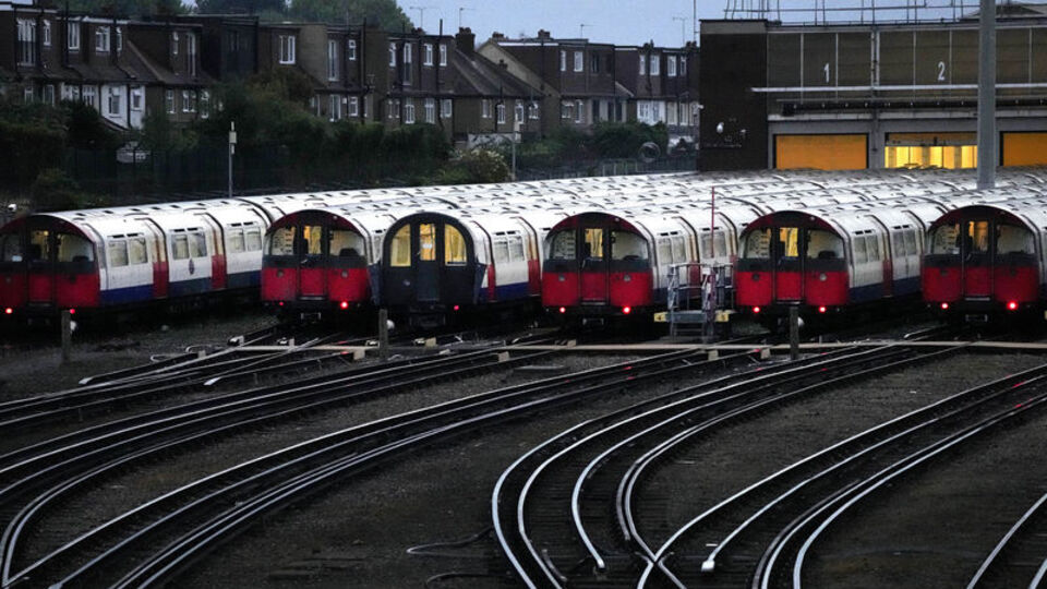 İngiltere'de ulaşıma grev engeli