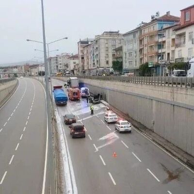 Park halindeki aracı alevler sardı! 2 kişi hayatını kaybetti