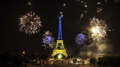 Eyfel Kulesi'nin etrafındaki yeni bina planlarından vazgeçildi