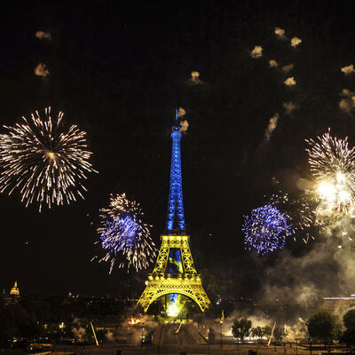 Eyfel Kulesi'nin etrafındaki yeni bina planlarından vazgeçildi