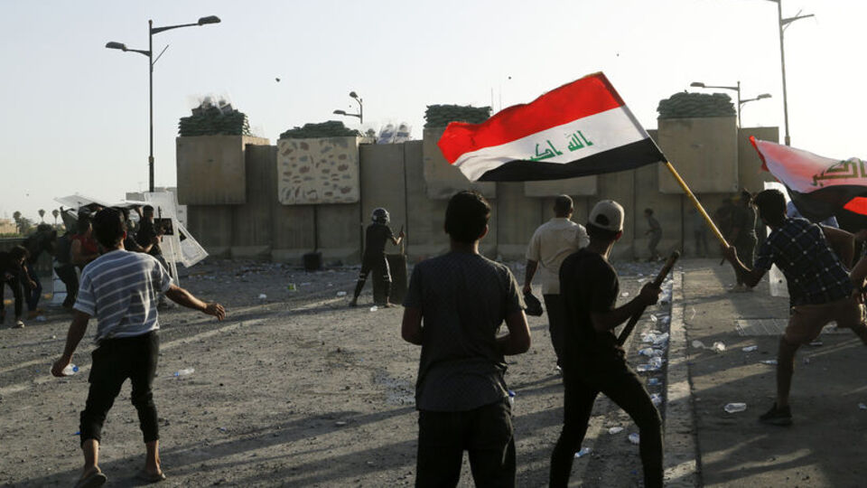 Irak'ın Zikar vilayetinde valilik binası yakıldı