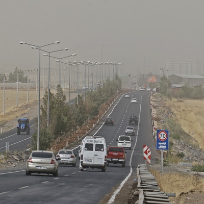 Kum fırtınası iki kenti vurdu!