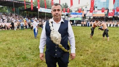 Güreş ağası parayı katırla getirdi