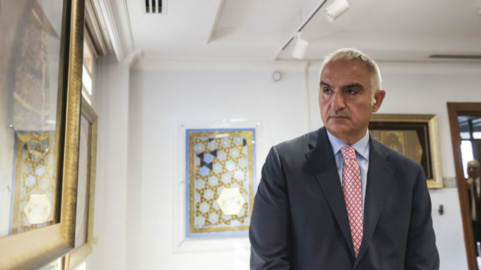 Bakan Ersoy'dan bir dizi sergi ziyareti